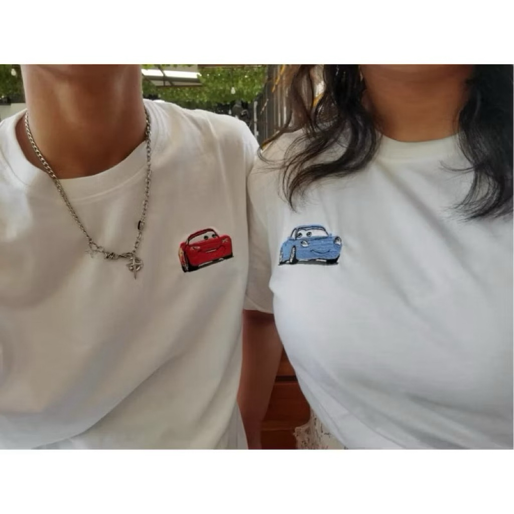 Cars Lighting Mcqueen & Sally เย็บปักถักร้อย V1 เสื้อยืดคู่รัก - เสื้อยืดคู่รักผู้ชายและผู้หญิง Comb