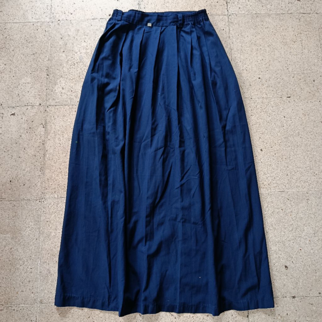 Preloved กระโปรงยาวสีน้ําเงิน ยี่ห้อ mapank / PE 333