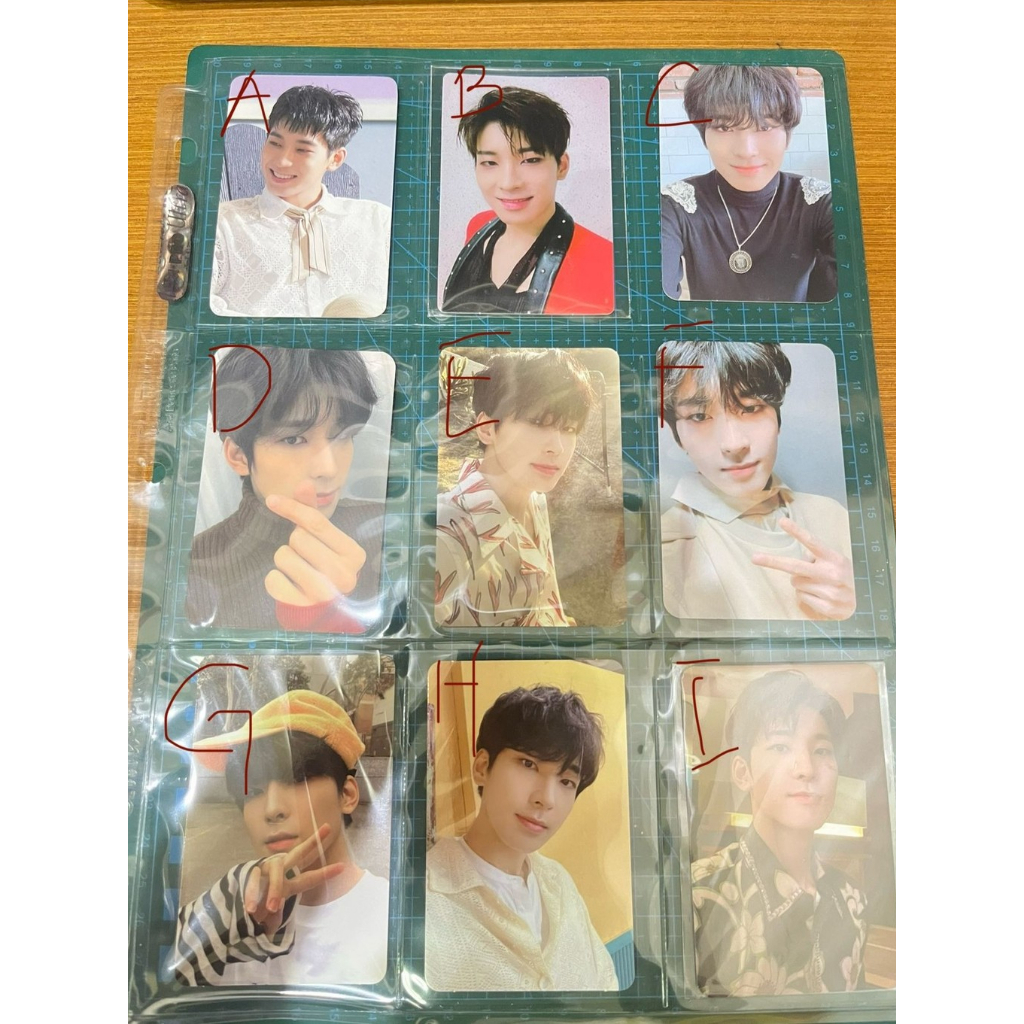 - PhotoCard Wonwoo SEVENTEEN