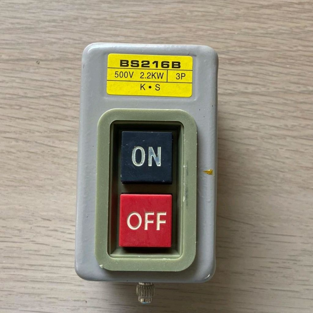 สวิตช์ปุ่มกดพลัง BS 216B 15A