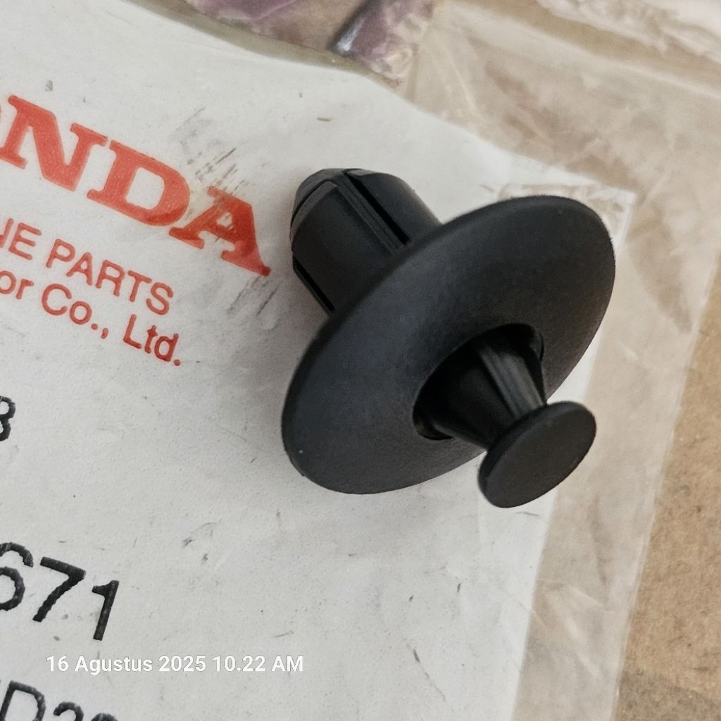 หมุดกด D8. 90653-HW3-671