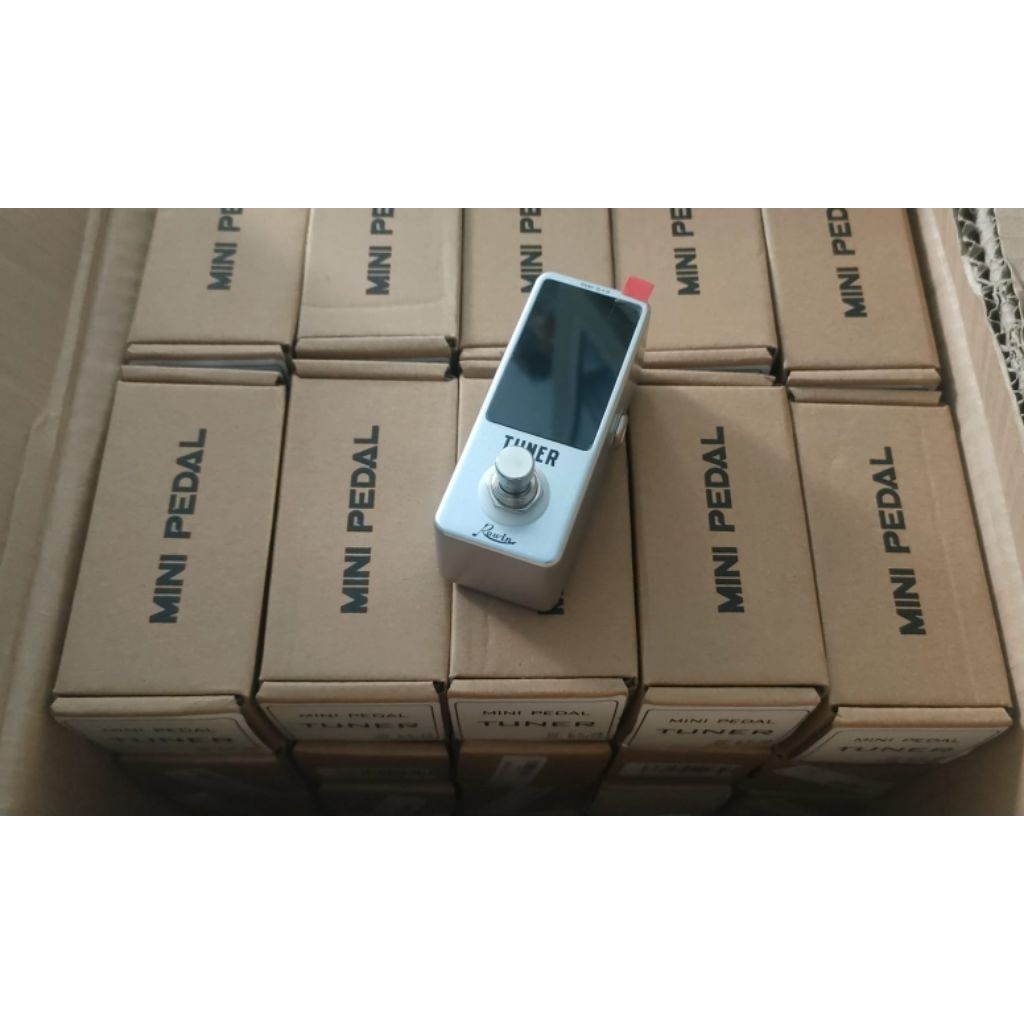 ROWIN TUNER PEDAL EFFECT GUITAR TUNER BASS TUNER