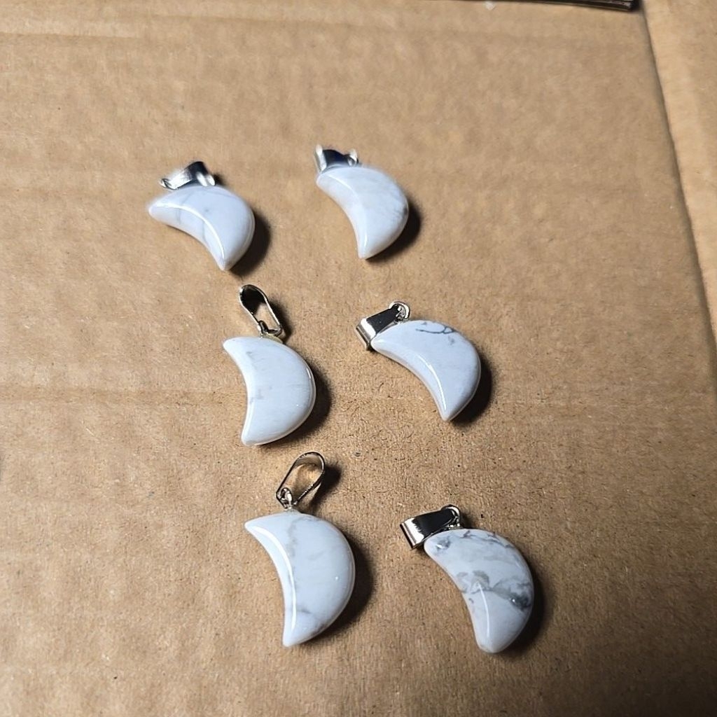 HOWLITE CREATIVE MOON 2CM ORIGINAL STONE PENDANT UNIT ราคา