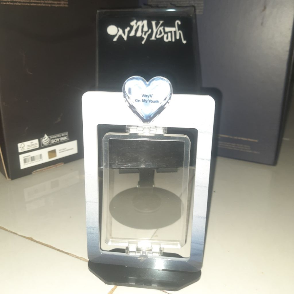 อะคริลิคยืนบน My Youth WayV