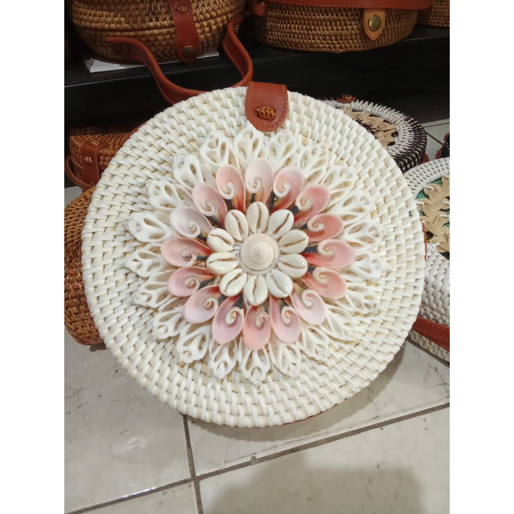 SHELL RATTAN BAG / 20CM RATTAN BAG / WHITE RATTAN BAG WITH SHELL MOTIF