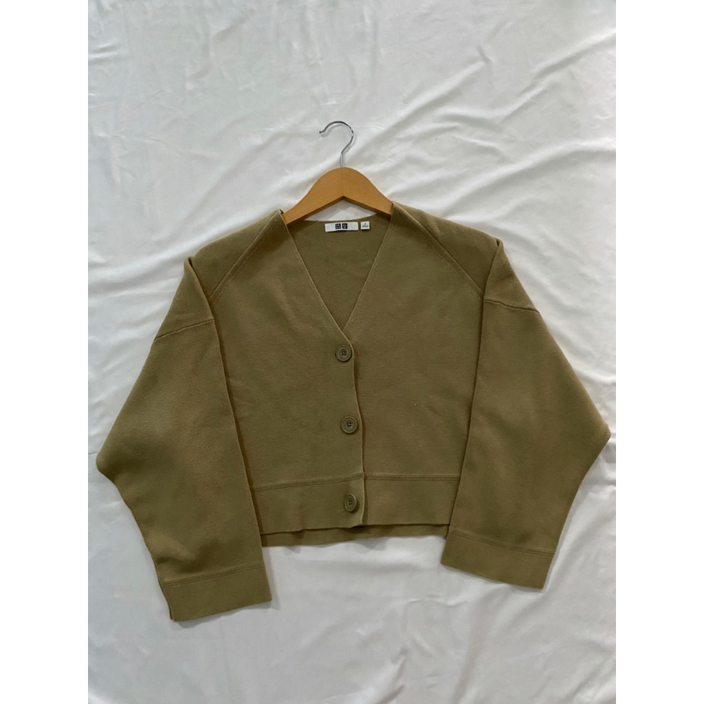 เสื้อคาร์ดิแกนครอป Uniqlo milano