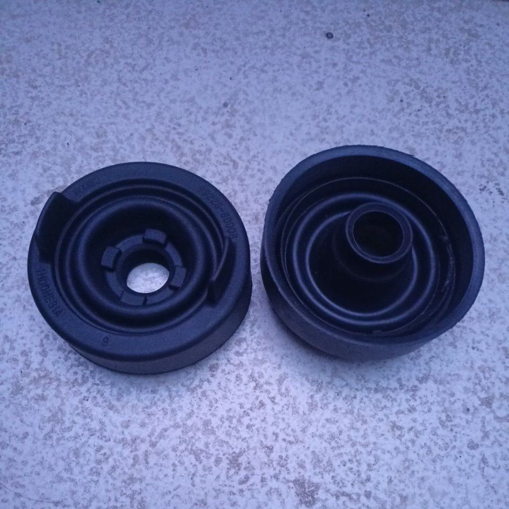 ต้นฉบับ KOITO H4 UNIVERSAL 2-LEG รถไฟหน้ายาง