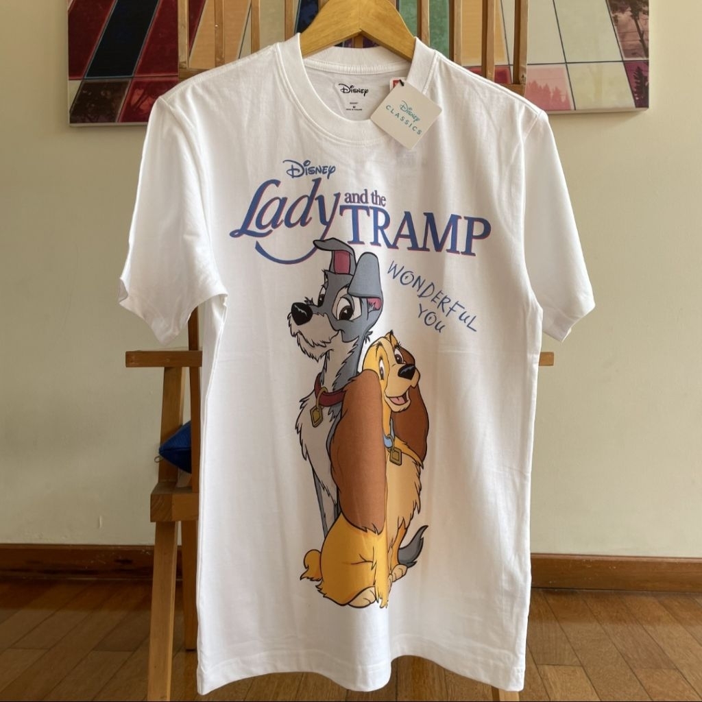 เสื้อยืดเสื้อยืดผลิตภัณฑ์ลิขสิทธิ์แท้อย่างเป็นทางการของ Disney Lady and the Tramp