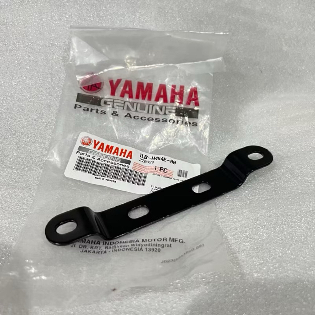 ORIGINAL YAMAHA XEON FI FRONT LOCATION PLATE MOUNTING BRACKET 1LB-H454E-00