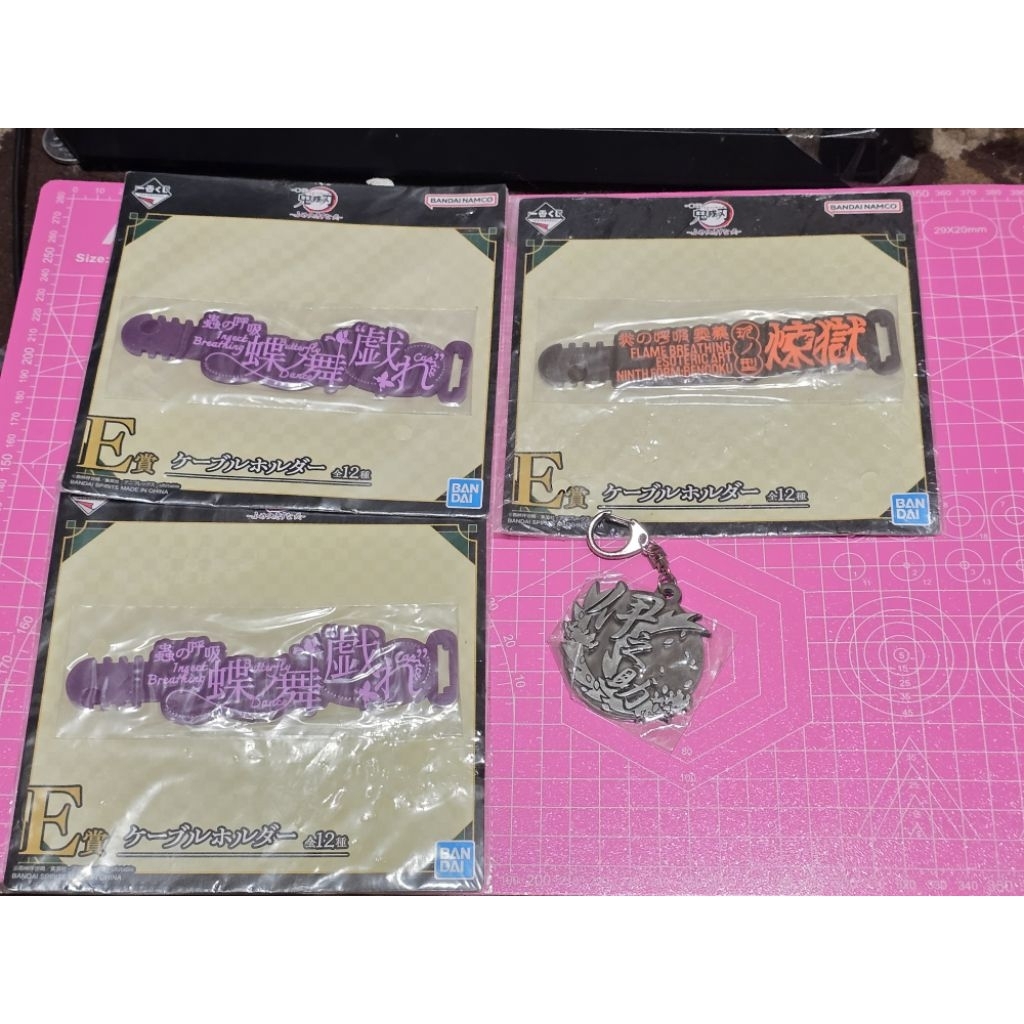 GANTUNGAN Kimetsuไม่มีYaiba kny Demon Slayer Cabผู้ถือโลหะDemon Slayer Kimetsuไม่มีYaibaพวงกุญแจอะคร