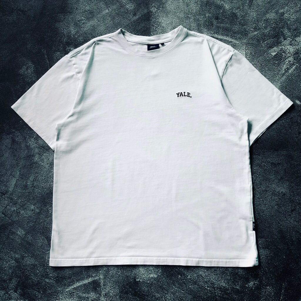 เสื้อยืด Boxy โลโก้เล็ก Yale