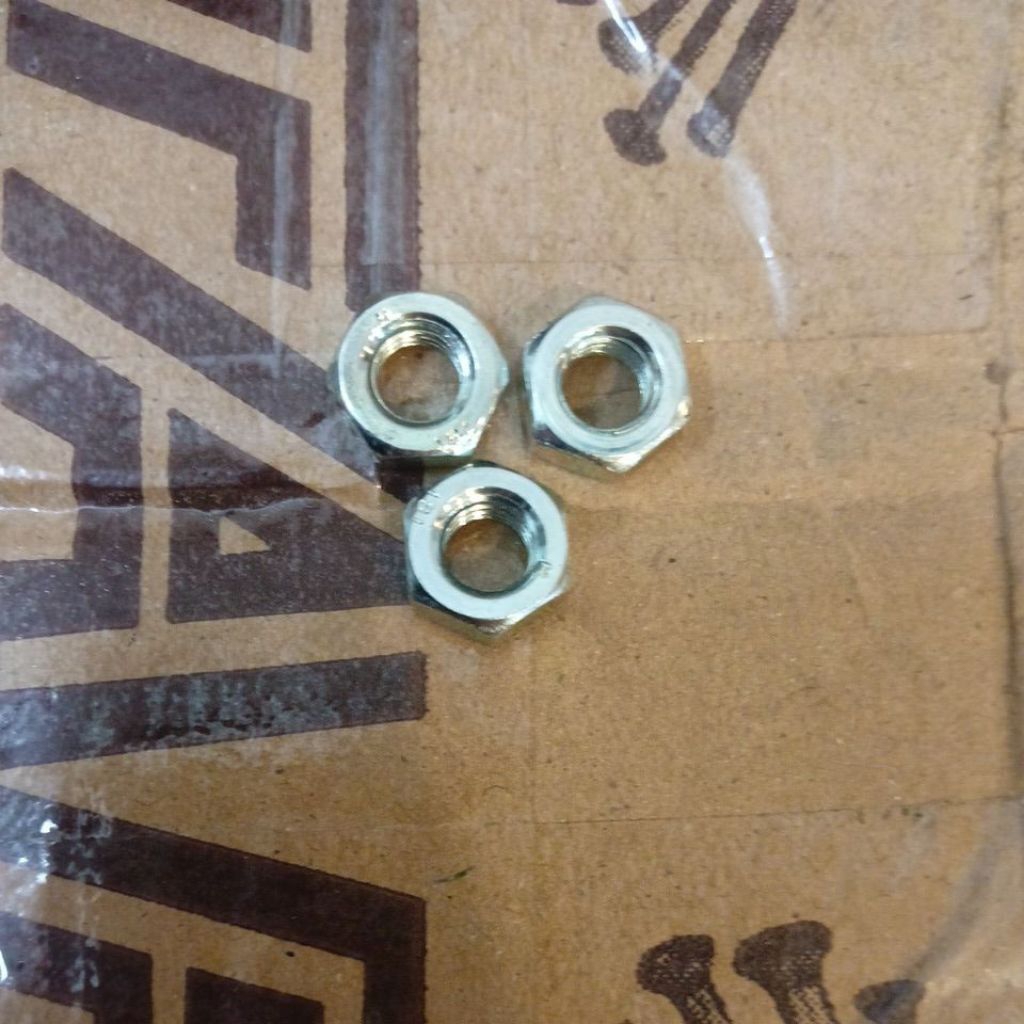 น๊อตขาว M08 / น๊อตขาว M8