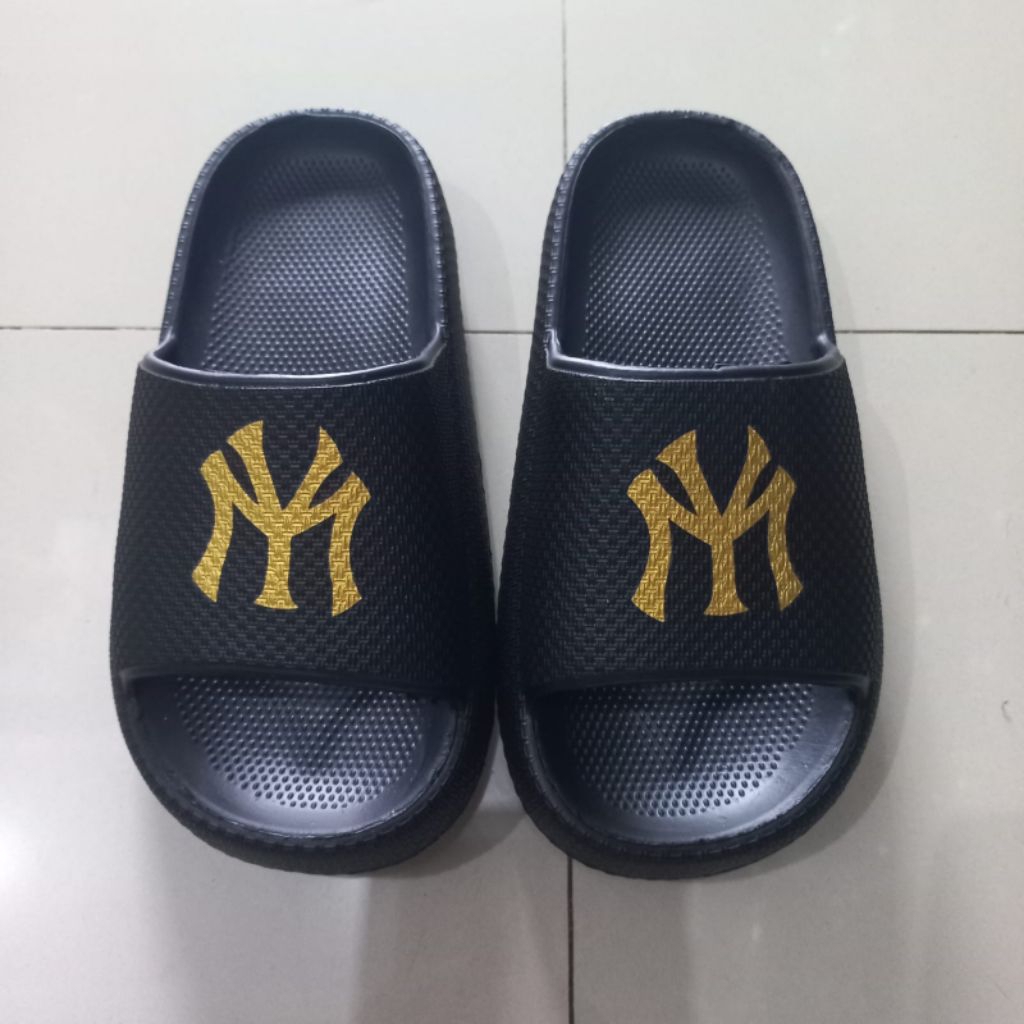 รองเท้าแตะเด็กชาย slop รองเท้าแตะยางสีดํา ciu CQ-EH96