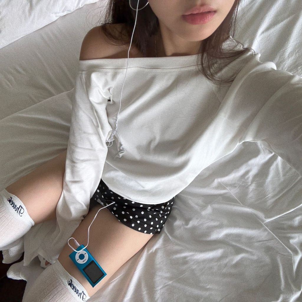 Hannah เสื้อปาดไหล่แขนยาว - THREEK.CLOTHING