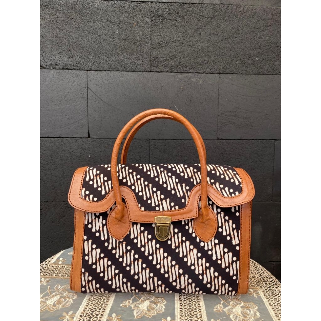 กระเป๋าELLE BATIK***