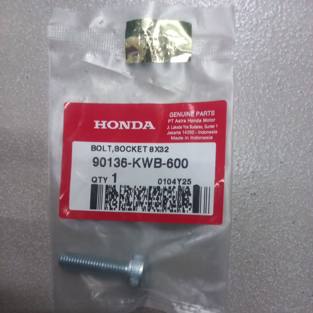 90136KWB600 – 8X32 SOCKET BOLT, STEP BLADE MOUNTING BOLT, REVO FI ORIGINAL AM