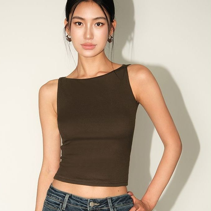 CO 3SAWO ผู้หญิง Slim Fit Crop Camisole เสื้อกั๊กแขนกุดธรรมดาพร้อมการออกแบบคอเรือ (S-XL)