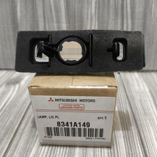 Original Mitsubishi Xpander Pajero Montero Mirage 8341A149 ไฟส่องป้ายทะเบียน Mica