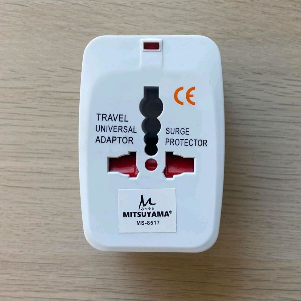 UNIVERSAL TRAVEL ADAPTER/MULTI ADAPTER PLUG