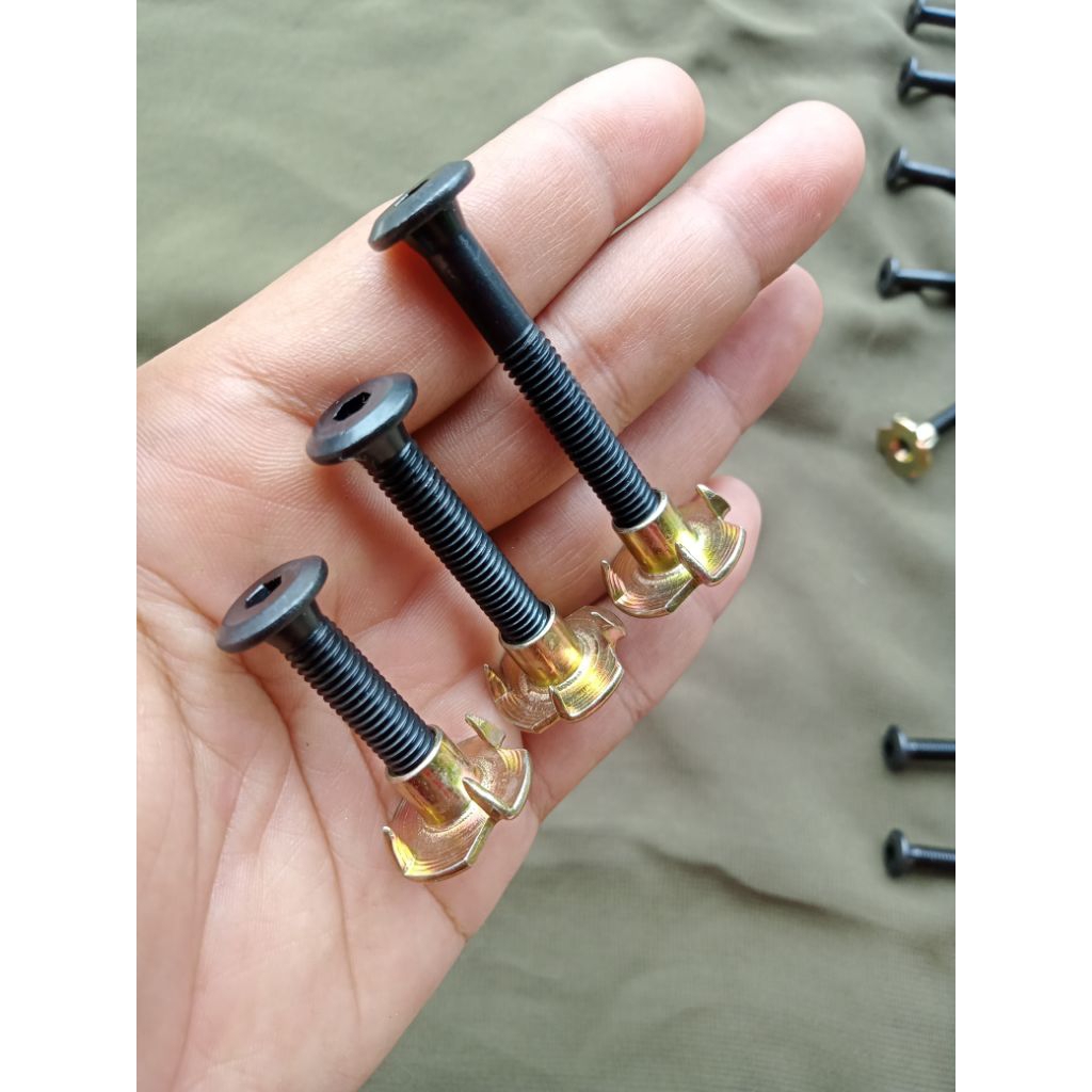 น็อตและน็อตก้ามปู JCBC M6X40 20 ชิ้น ยาว 4 ซม. ด้ายเต็ม