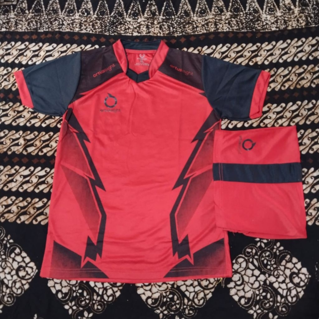 ชุดกีฬาสําหรับเด็ก AGES 4-16 YEARS