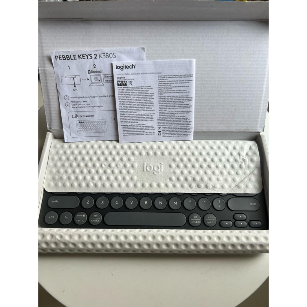 คีย์บอร์ดไร้สาย Logitech Pebble Keys 2 K380s