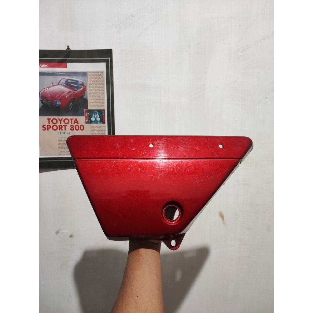 ฝาครอบด้านข้าง Suzuki gp100 gp125 แบตเตอรี่ hubcap GP100 GP125 ซ้าย tepong Suzuki GP 100 125 เดิม