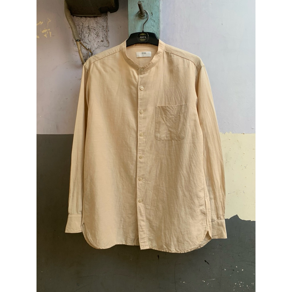 KEMEJA Uniklo เสื้อคอปกชายเซี่ยงไฮ้ผ้าลินินธรรมดาแขนยาว M preloved SHB.08.12