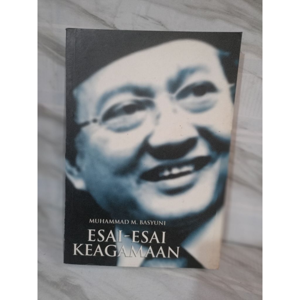 ESSENTIALS โดย Muhammad m.basyuni