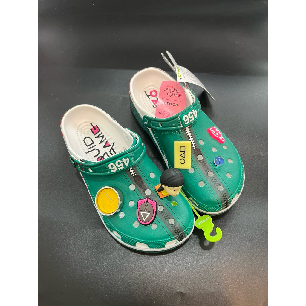 Crocs Classic Squid Game Clog รองเท้าแตะ unisex / Crocs Squid Game Clog