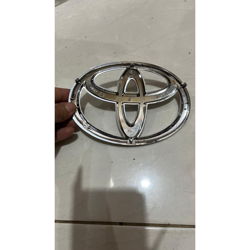 INNOVA REBORN EMBLEM โลโก้ FRONT GRILL INNOVA REBORN ต้นฉบับ