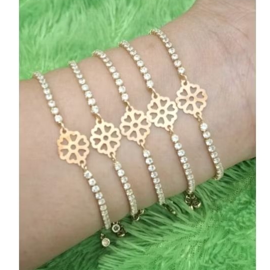 สร้อยข้อมือเชือกสีทองพร้อมหินและดอกไม้รวมกัน Flowrie J5 Ismoyo