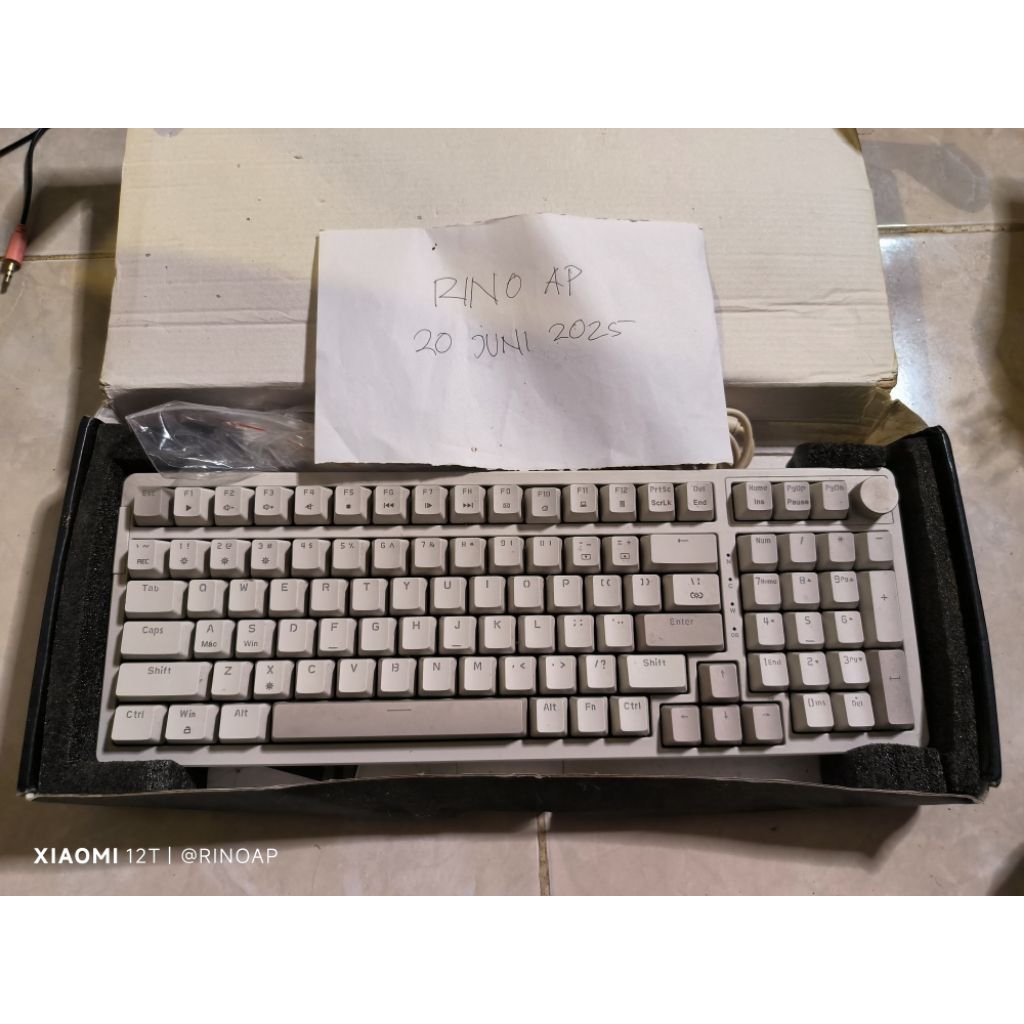 Ajazz AK992 Retro 98% คีย์บอร์ดแบบมีสายปะเก็น Mount Switch สีแดง Hotswap 5 Pin Ccky