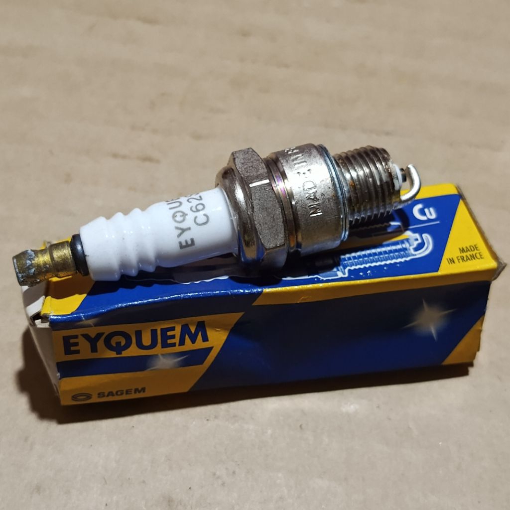 (7D) 2T EQUEM RUST SPARK PLUG 2t Rusty Spark Plug Eyquem 2T Spark Plug RX King F1 F1Z F1ZR RX100 RXS