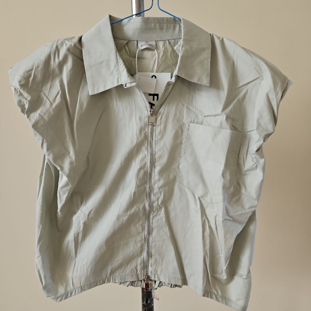 KEMEJA Bangkok As studio (one k) เสื้อเชิ้ตผู้หญิงกึ่งครอปซิปคู่