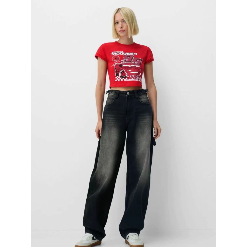 เสื้อครอป JUMBO พร้อม Modern Aesthetic McQueen Motif วัสดุเย็น ผ้าฝ้าย Combed 30s พรีเมี่ยม