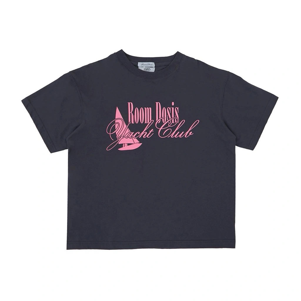[RooomDosis] เสื้อยืด Yacht Club Sailing (ชาร์โคล)