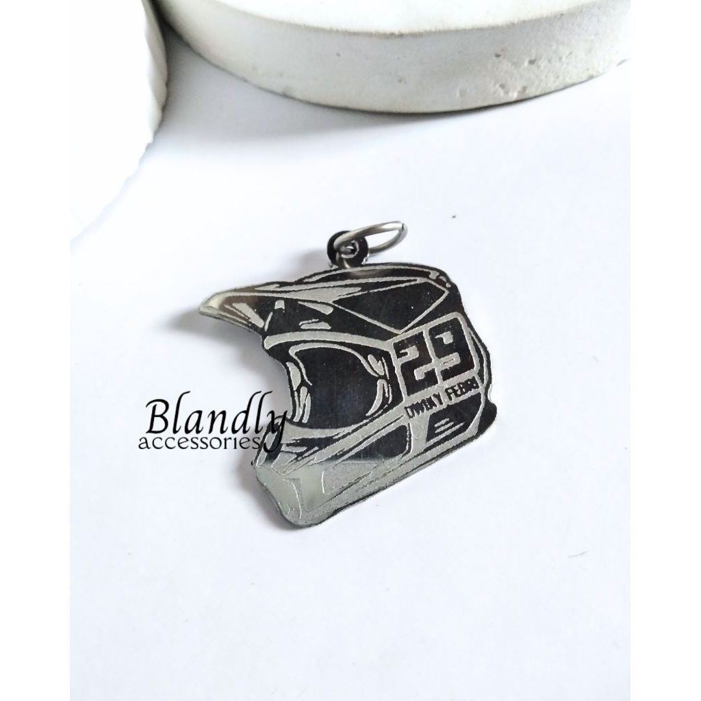 CUSTOM RAISED CARVED PENDANT FREE NECKLACE สําหรับผู้ชายและผู้หญิง ชุมชน ความสะดวก ฯลฯ