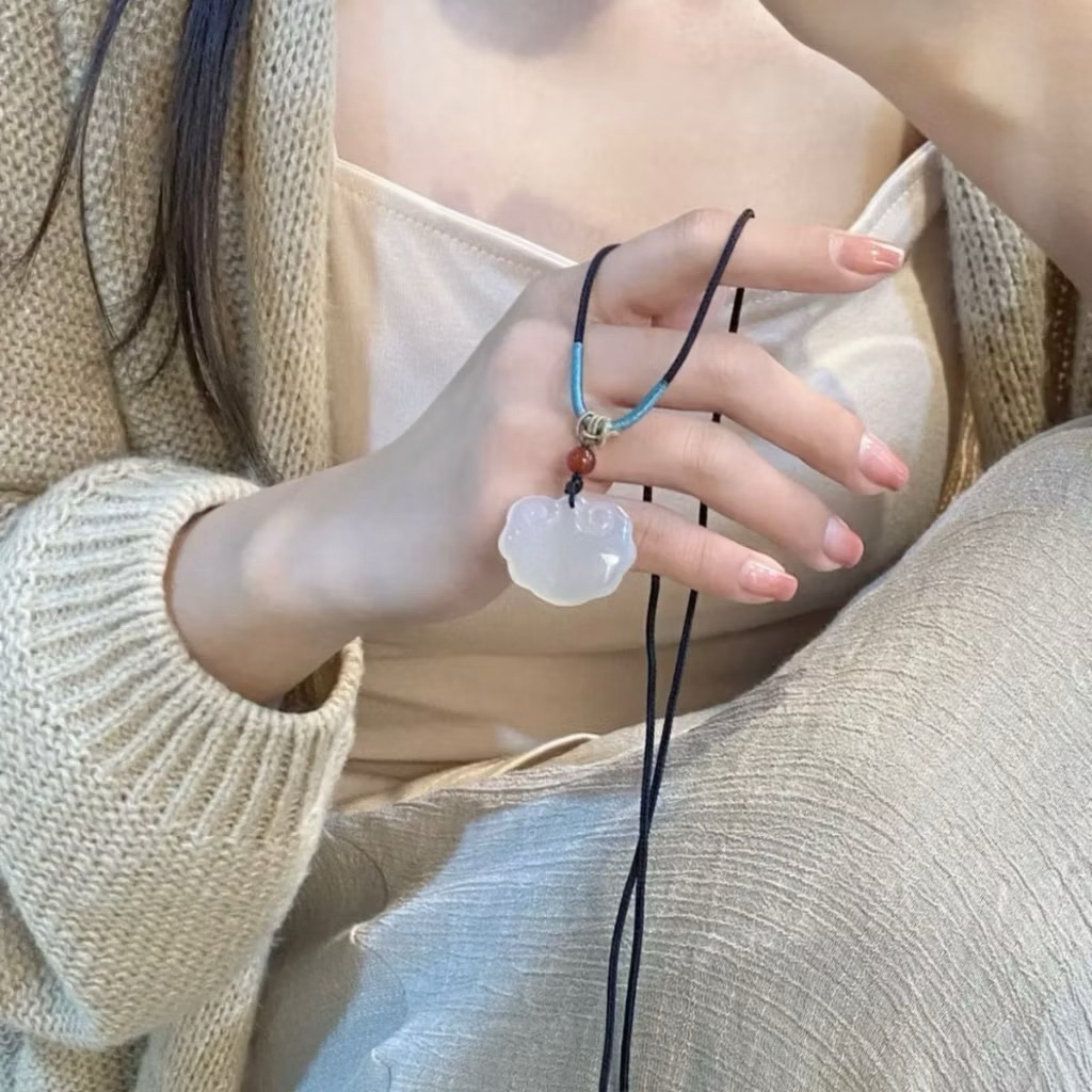 สร้อยคอ UNQ Jade Five Star – สไตล์ Cool & Sweet Y2K พร้อมเชือกสีดํา