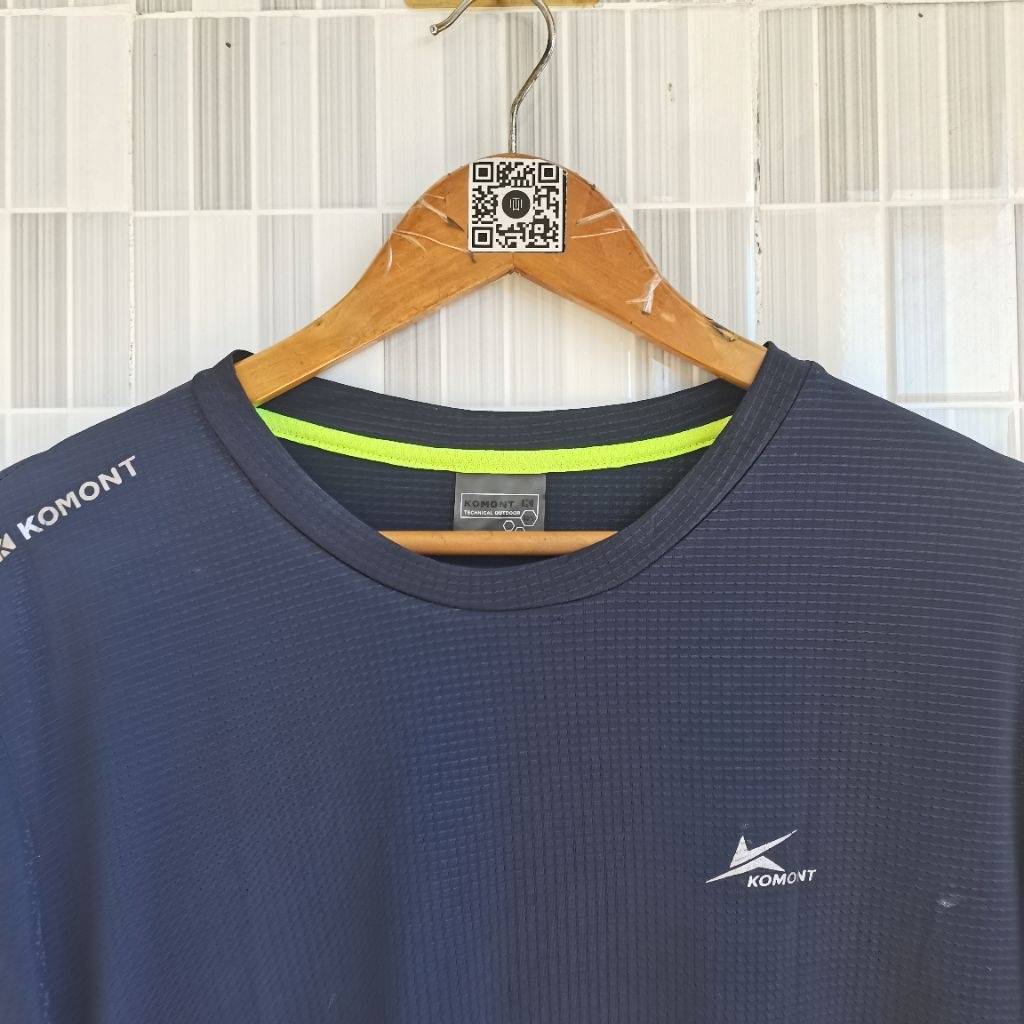 887. KOMONT เสื้อยืด NAVY SIZE L PRELOVED