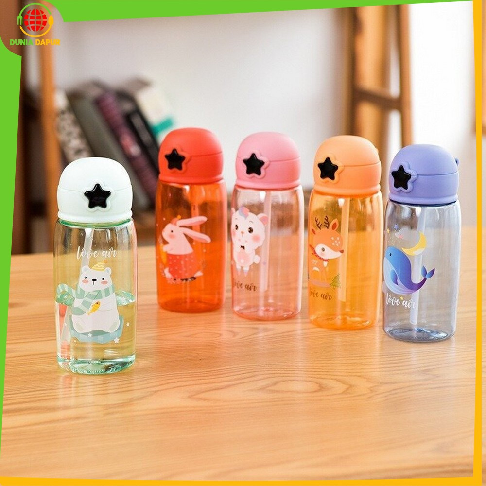 EC 500ML ขวดน้ําดื่มปลอดสาร BPA พร้อมปุ่มดาวและลายตัวละครน่ารัก / ขวดดื่มสําหรับเด็กพร้อมหลอดครัวโลก