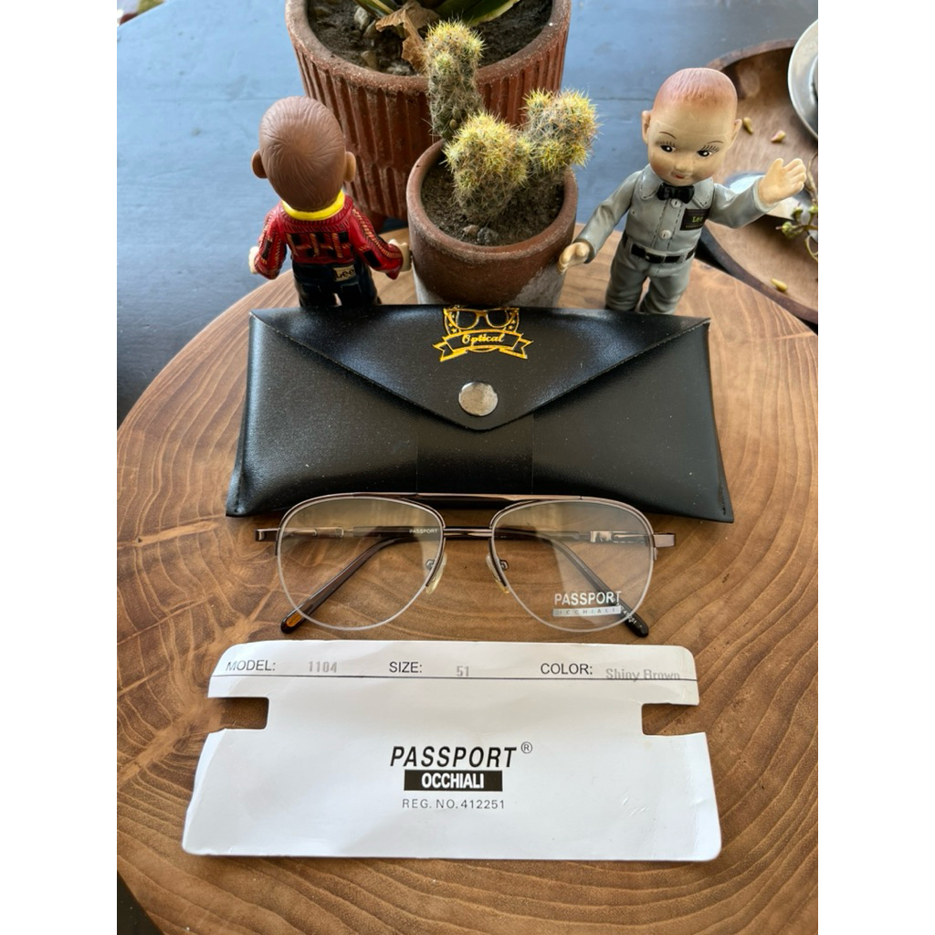 กรอบวินเทจ 80s Brand: PASSPORT Made in Italy 22KGP Size: 51