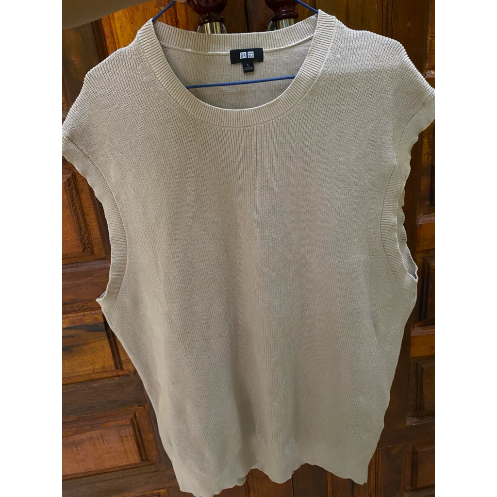UNIQLO BRAND KNIT VEST