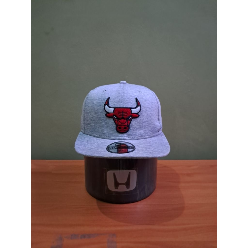 หมวก New Era 59fifty NBA Chicago Bulls 7 1/4 ติดตั้งหมวก prel0v3d