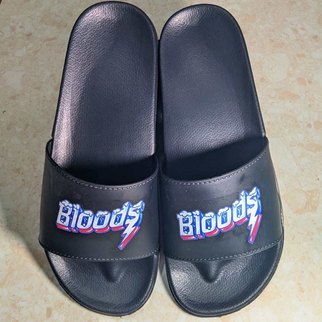 Distro Slip-On Sandals สําหรับผู้ชายและผู้หญิงทําจากวัสดุ Pylon ที่เบาและพรีเมี่ยม