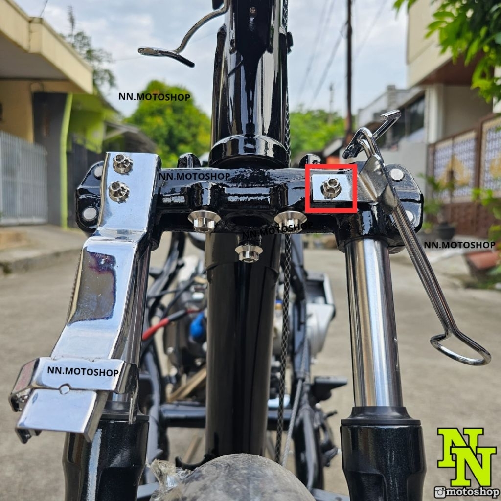 MIO SPORTY SMILE SPEEDOMETER CABLE BRACKET BOLT STAINLESS THAILAND
