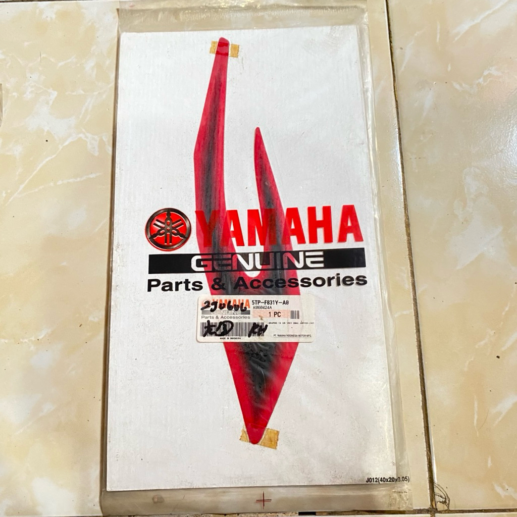 MERAH สีแดงต้นฉบับ Yamaha jupiter Z 2005 CW RIGHT สติกเกอร์ปีกด้านนอก Striping YGP 5TP-F831Y-A0