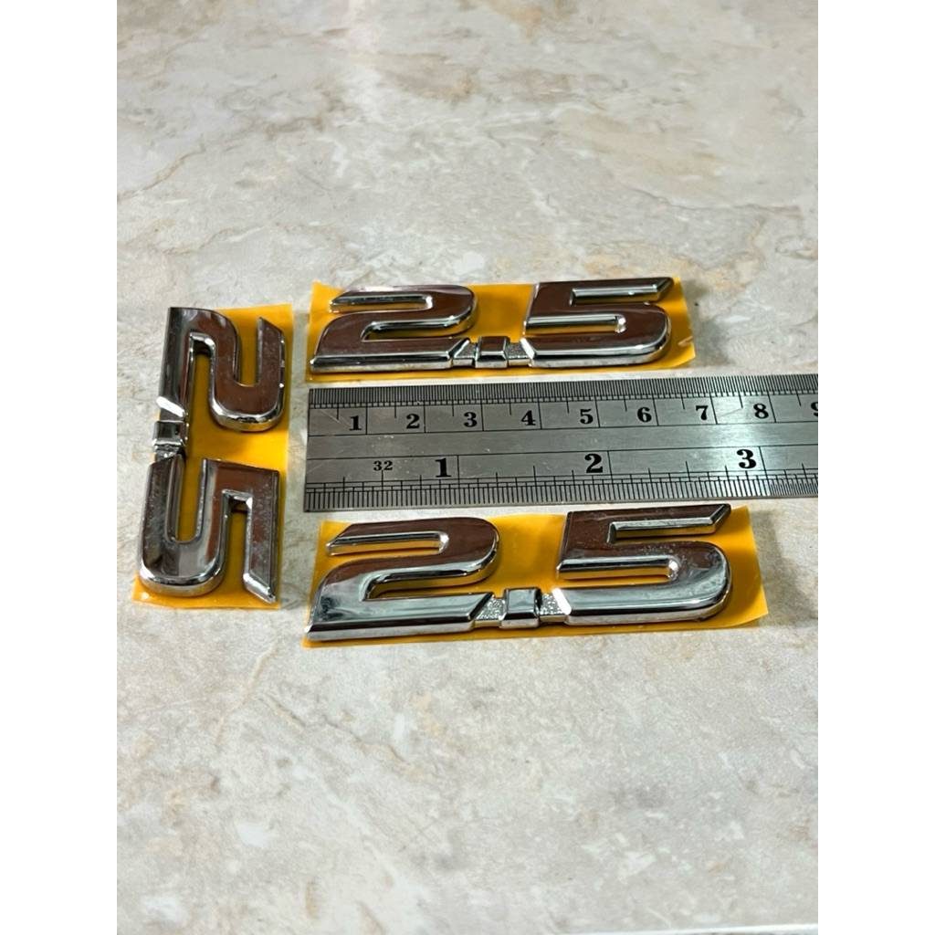 EMBLEM โลโก้แบรนด์ SYMBOL NUMBER WRITING 2.5 2.5 ต้นฉบับของแท้ UNIVERSAL