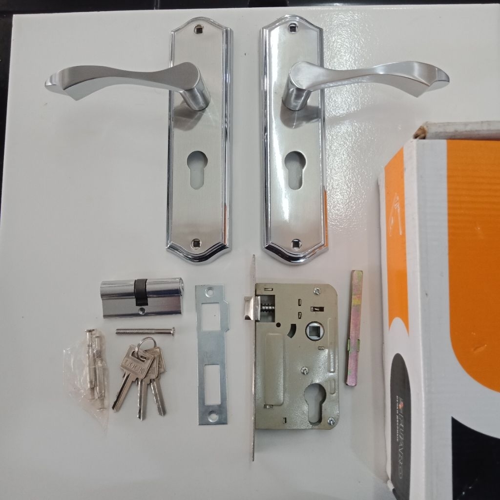 ชุดมือเปิดประตู Fuaro 1649(605H08 K/C)