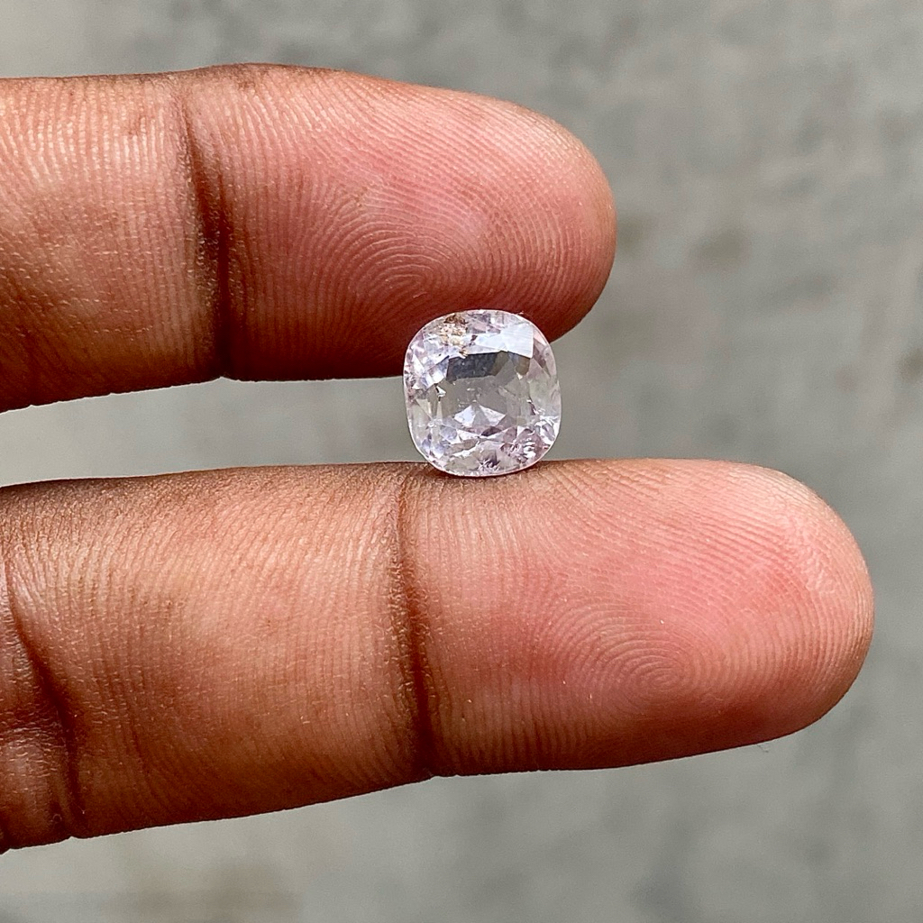 ธรรมชาติ Kunziteอัฟกานิสถาน Batu สีชมพู kunzite Spodumene Batu Kunzite CT 4.80 Dim 9.5x9x6.5